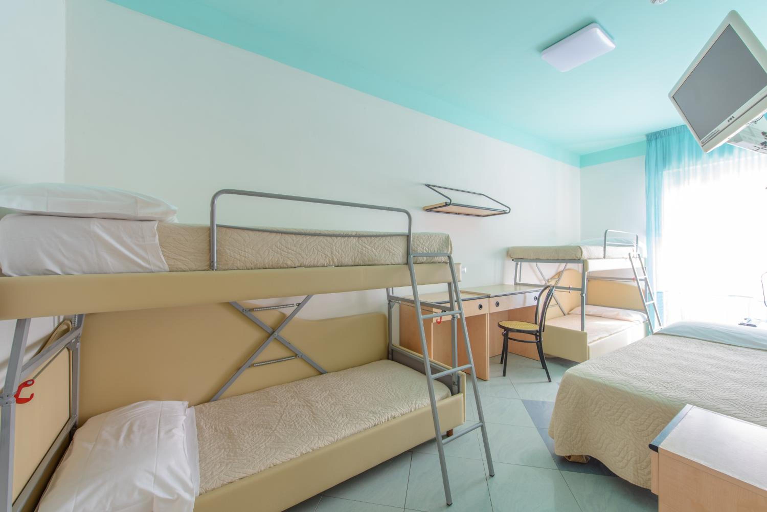 Фото Hotel Christian