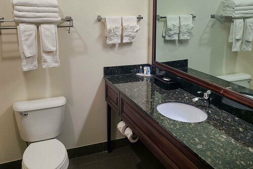 Гостиница Comfort Suites Madison West в Мэдисоне