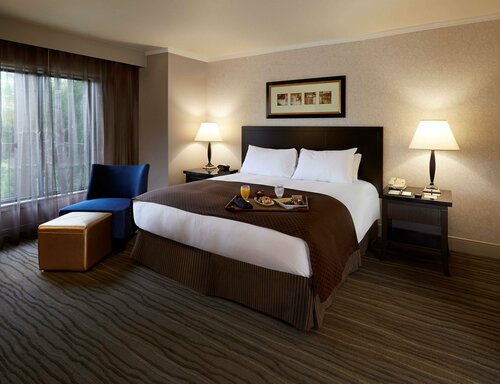 Гостиница DoubleTree by Hilton Claremont
