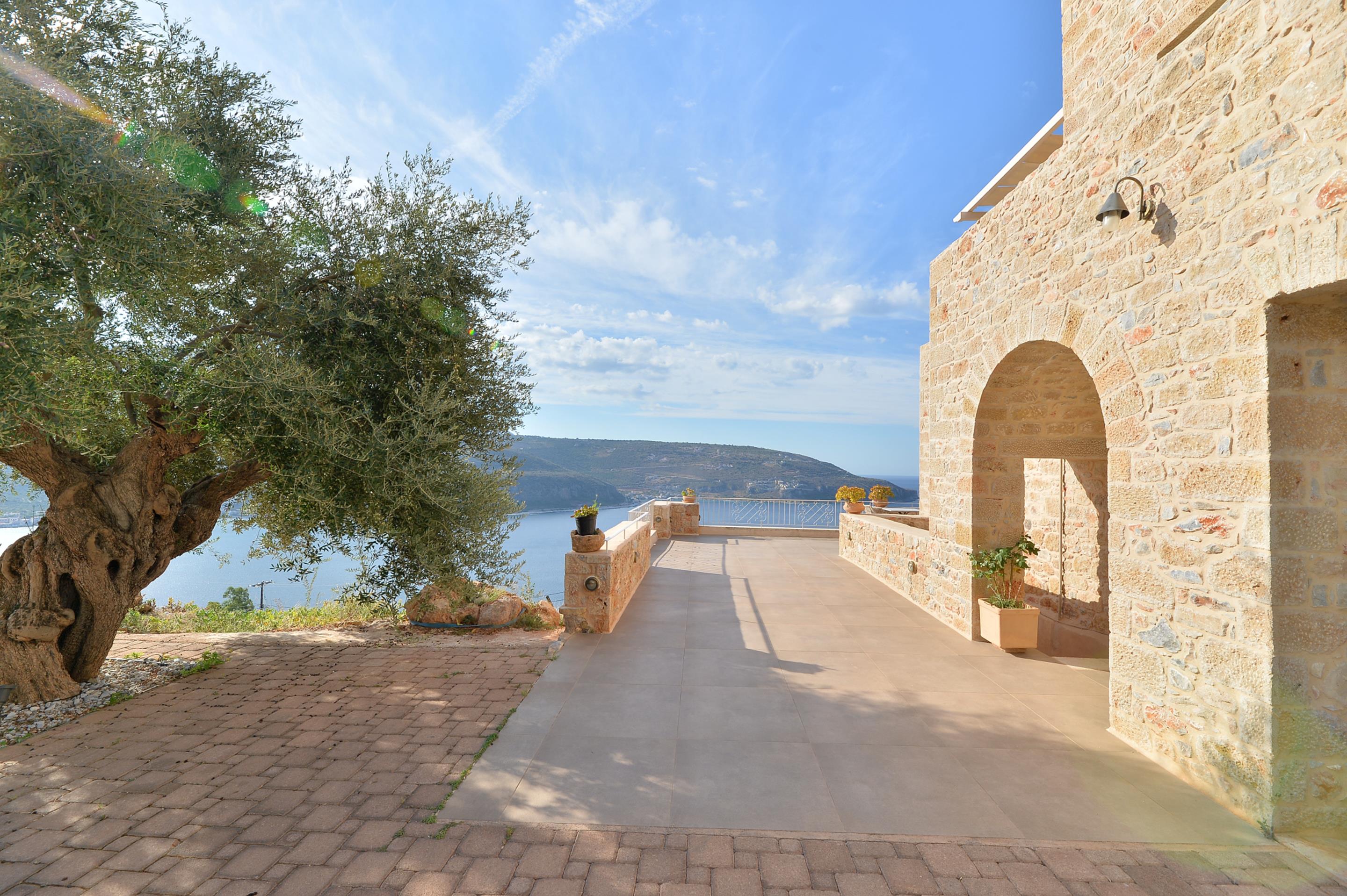 Фото Akrolithi Boutique Hotel