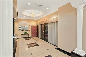 Гостиница Super 8 by Wyndham Hollywood LA Area