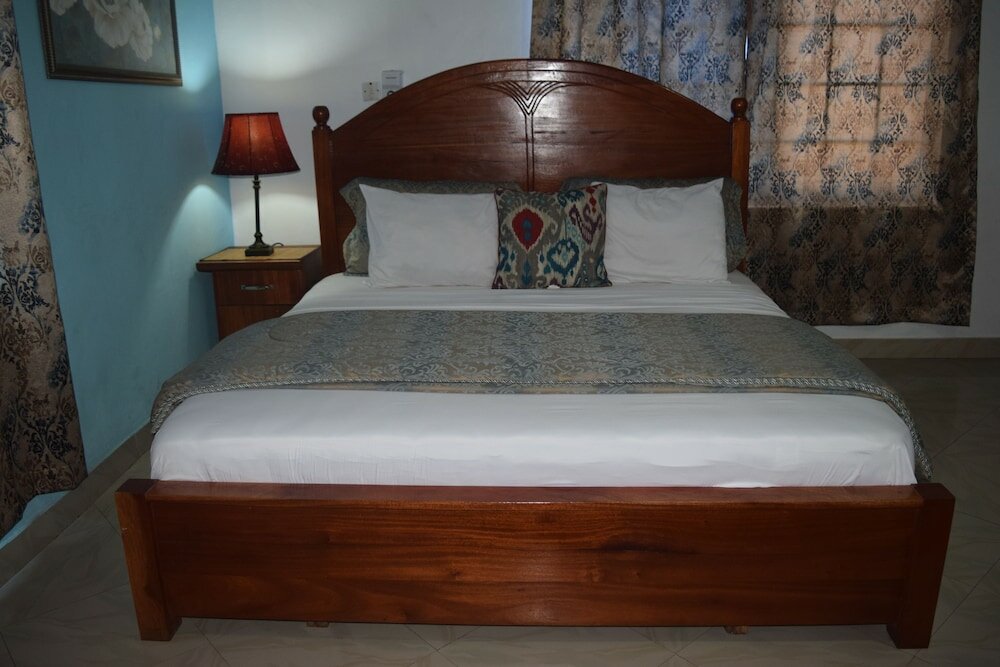 Фото Coconut Pointe Villa & Beach Resort