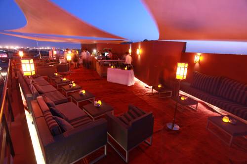 Фото La Renaissance Hotel