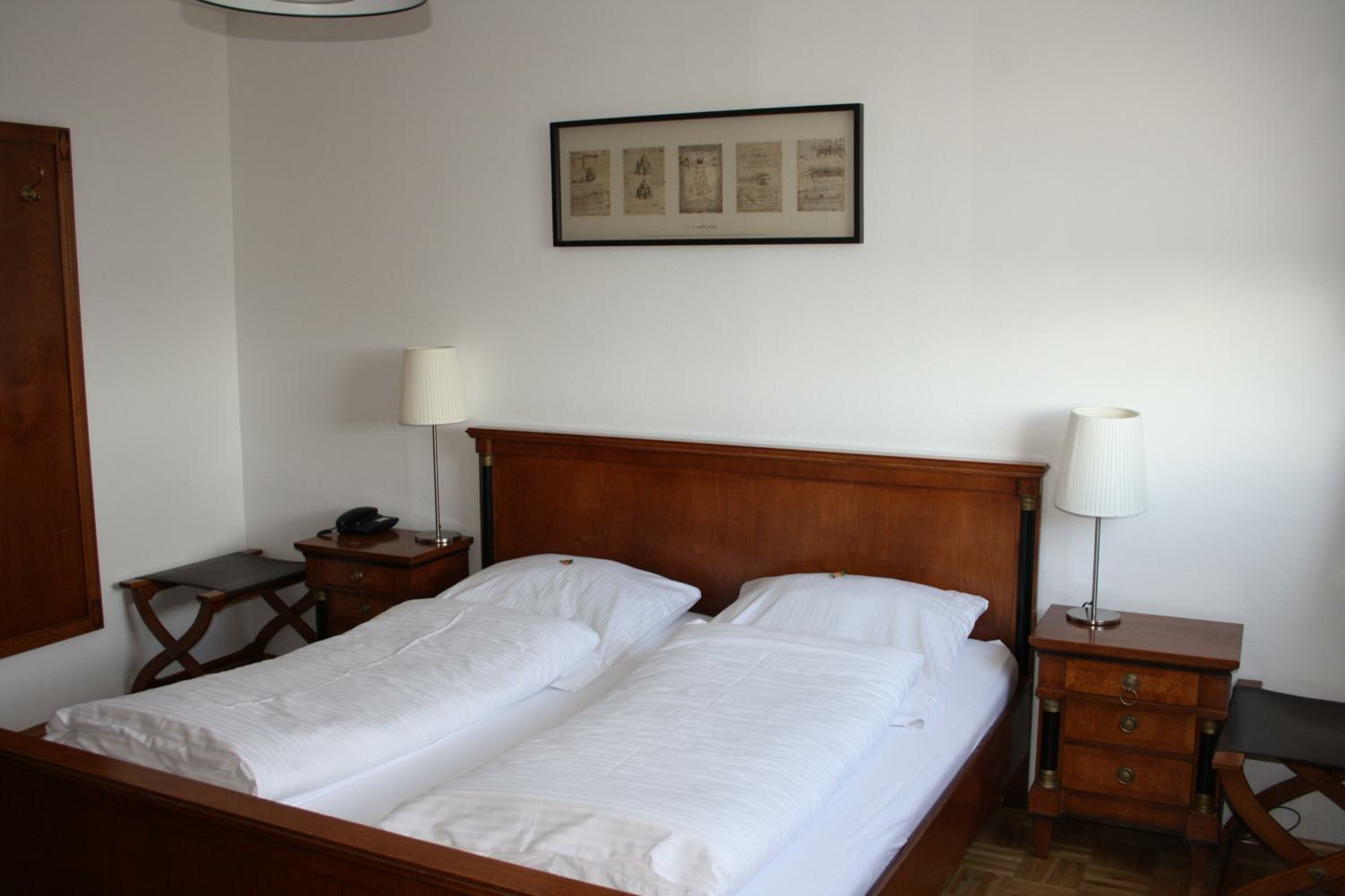 Фото Hotel Schwarzer Adler