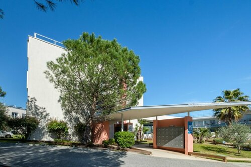 Гостиница Zenitude Hôtel-Résidences Antibes Le Maestria в Антибе