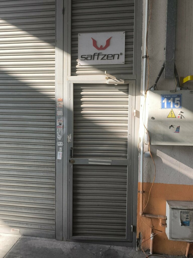 Electronic devices and components Saffzen, Istanbul, photo