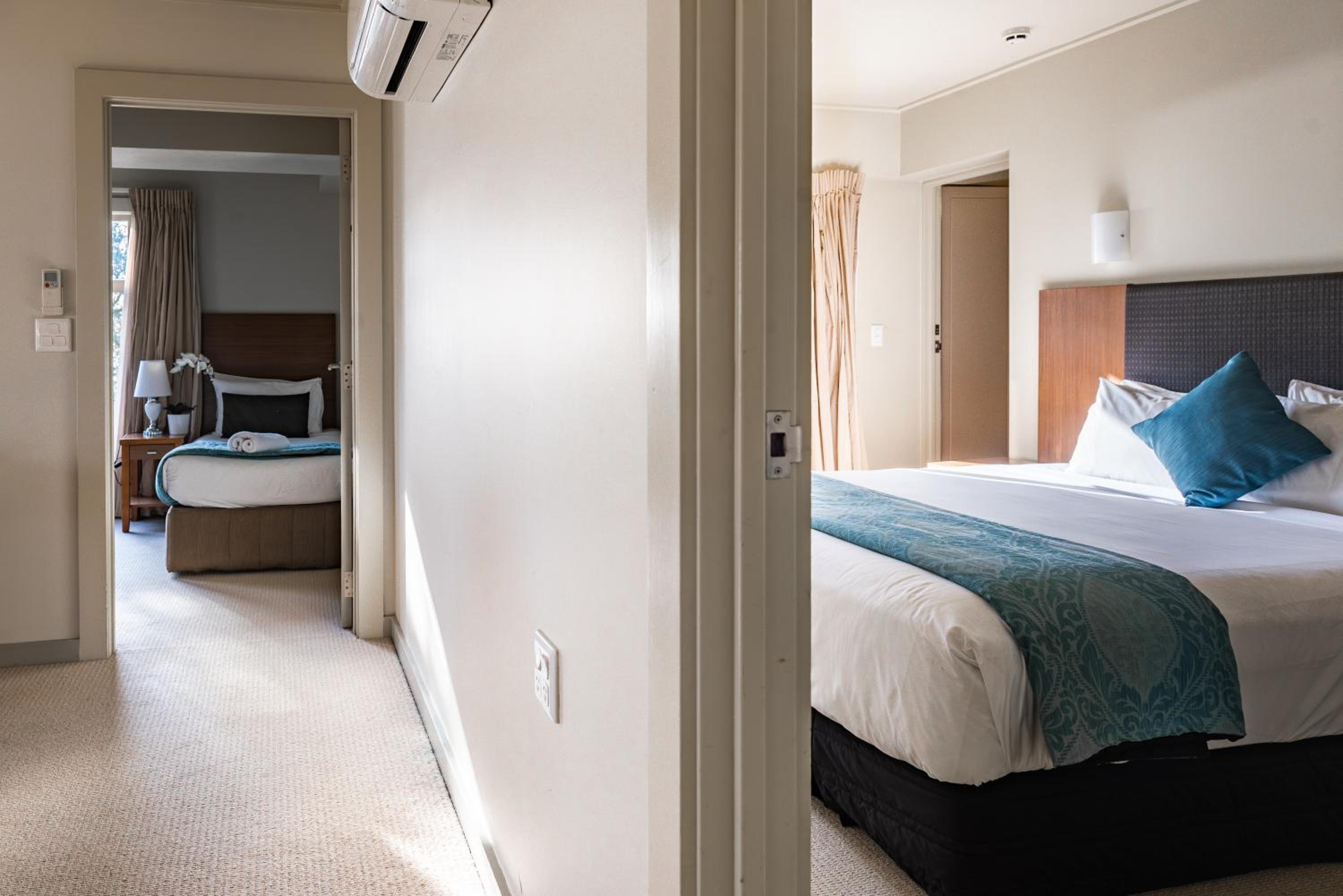 Фото Ocean Breeze Hotel