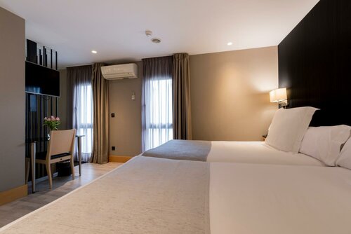 Гостиница Hotel Plaza в Ла-Корунье