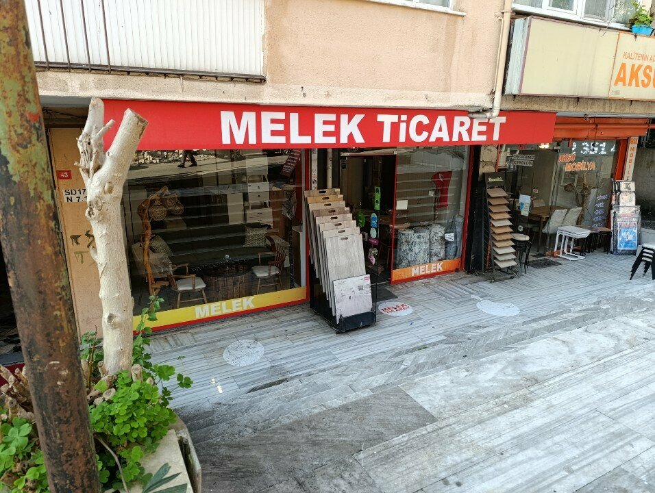 Second-hand shop Melek Ticaret, Istanbul, photo
