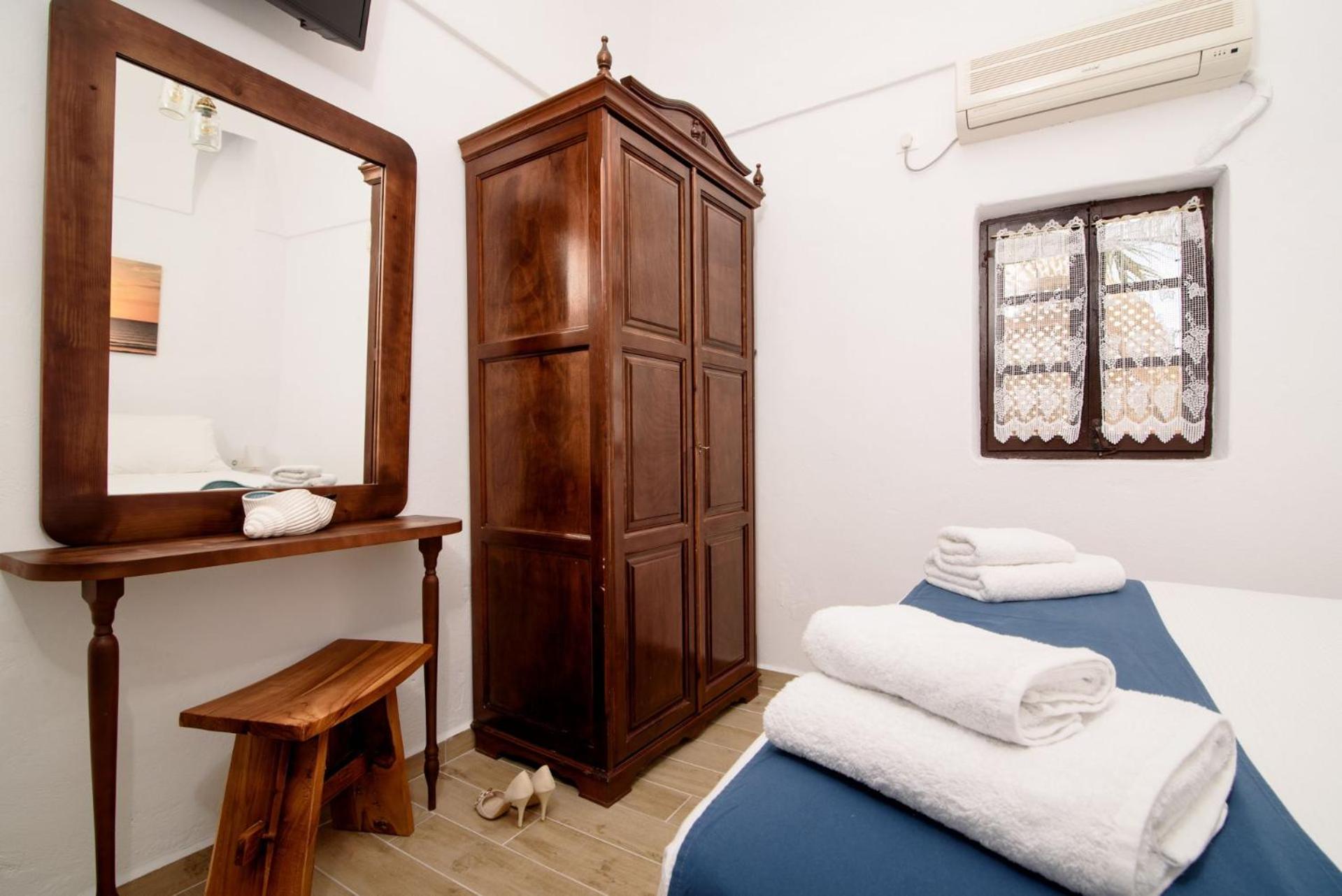 Фото Santorini Crystal Blue Boutique Hotel