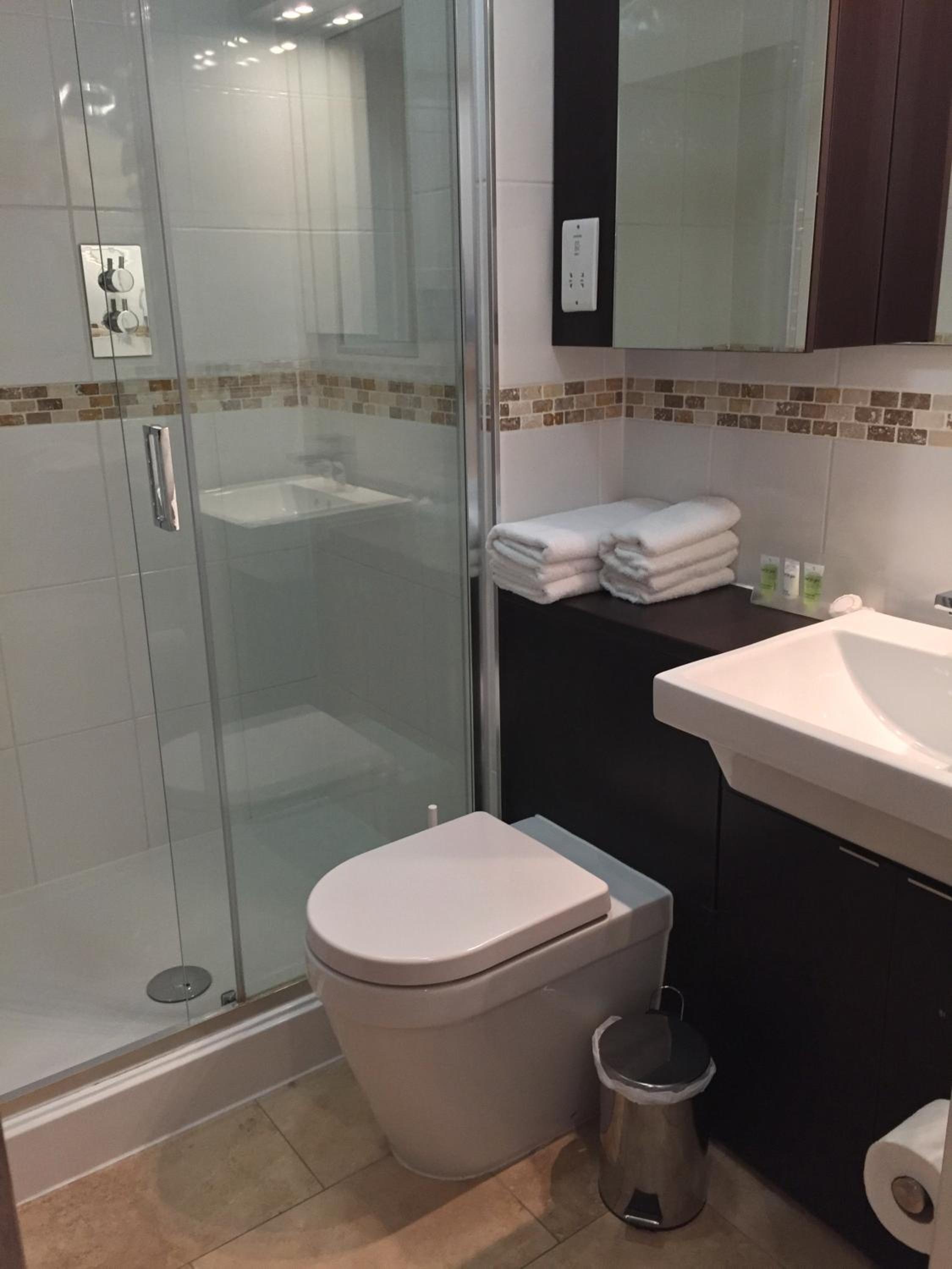 Фото Lyall Apartment Hotel