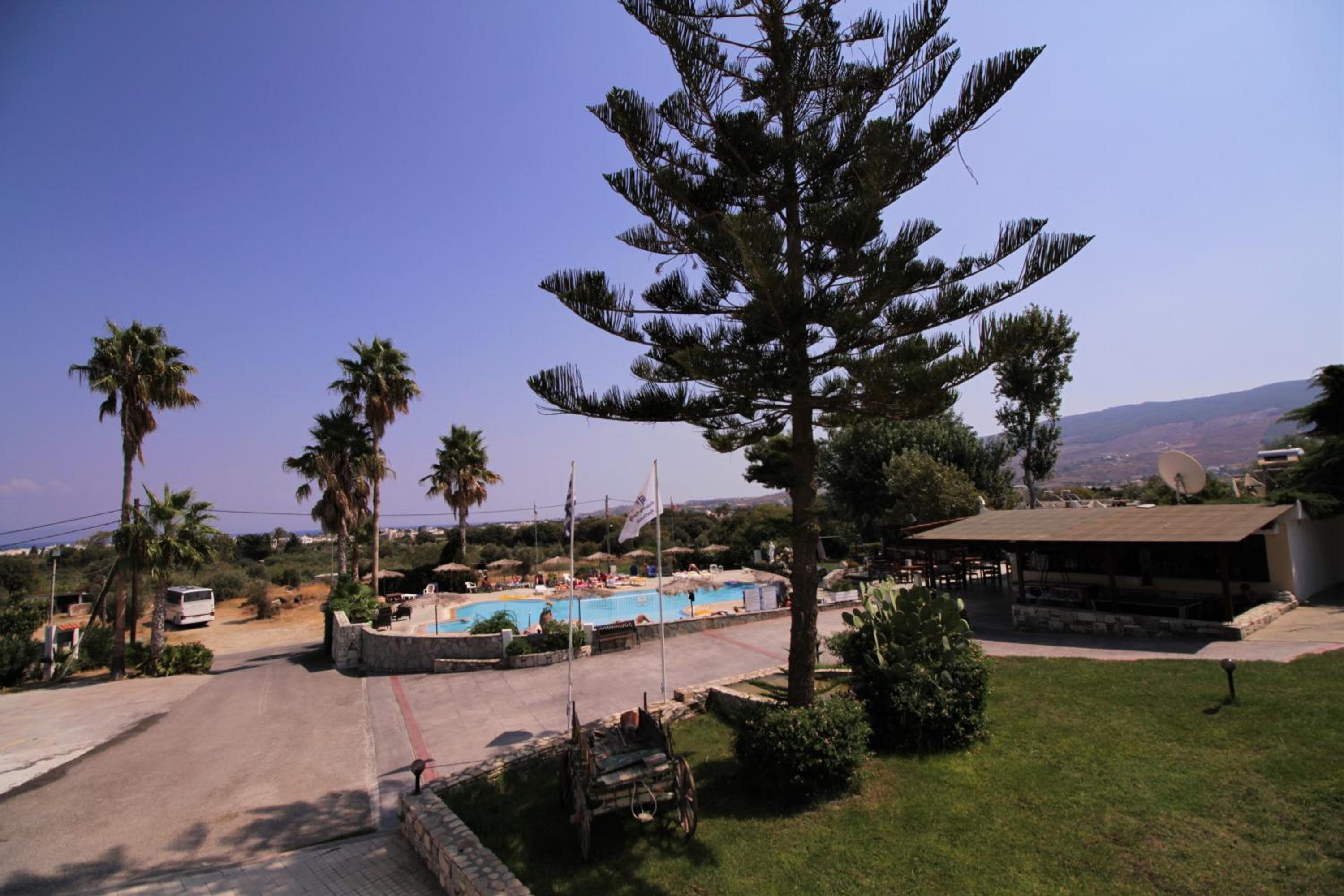 Фото Ampavris Family Apartments