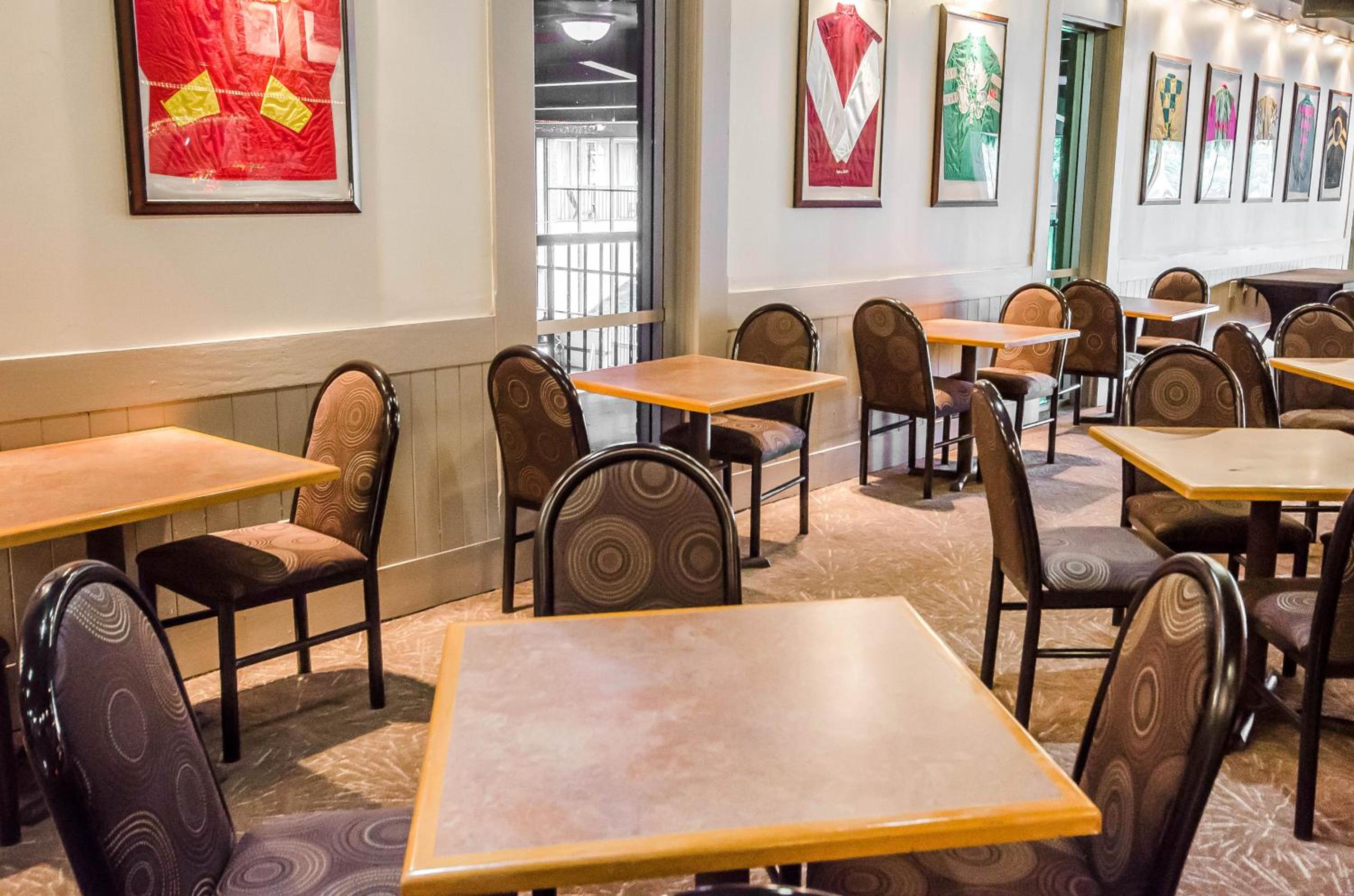 Фото Radisson Hotel Louisville North