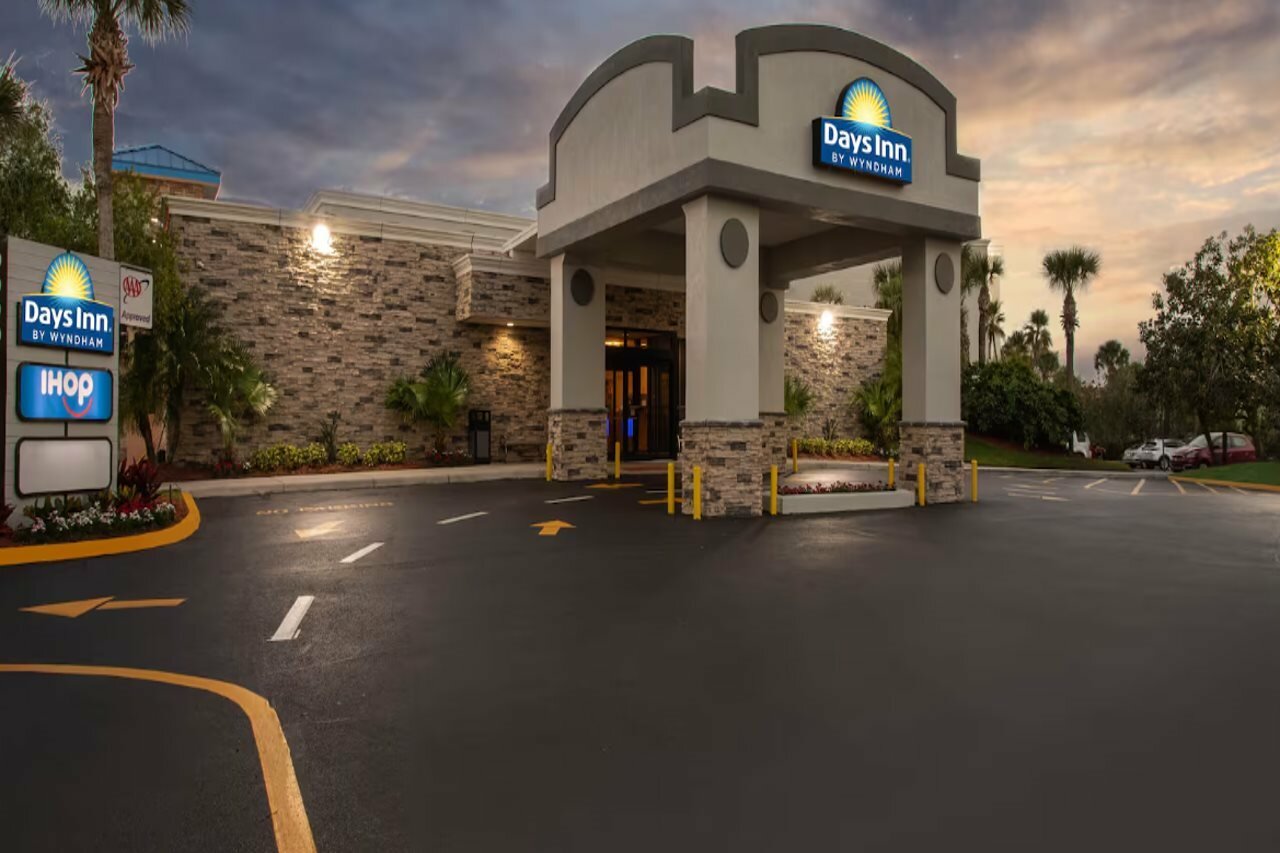 Фото Days Inn by Wyndham Orlando Conv. Center/International Dr