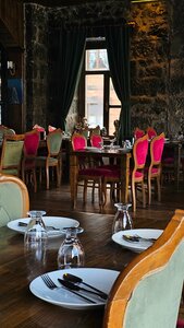 Pushkin Restaurant & Cafe (Kars, Kars Merkez , Atatürk Cad., 28) ، مقهى