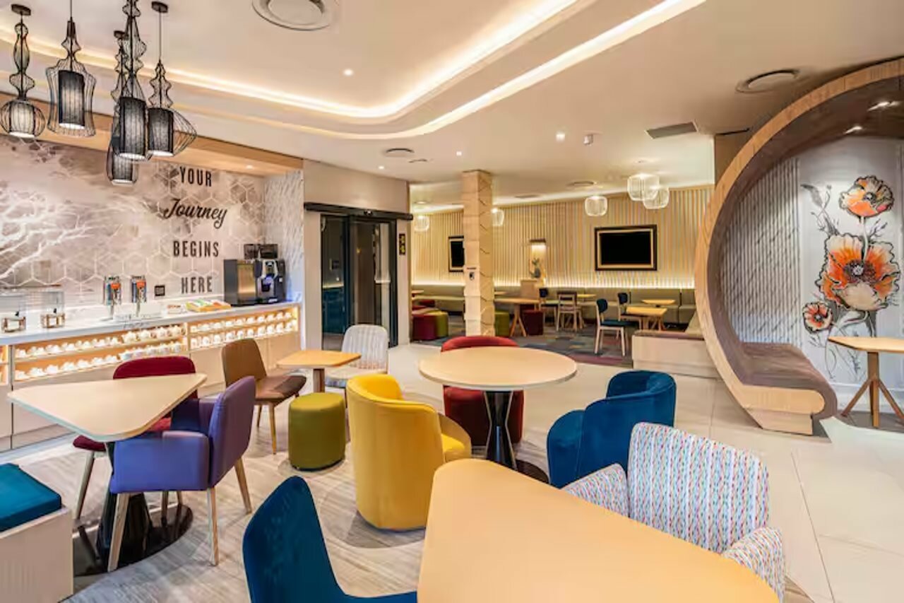 Фото Hampton by Hilton Sandton Grayston