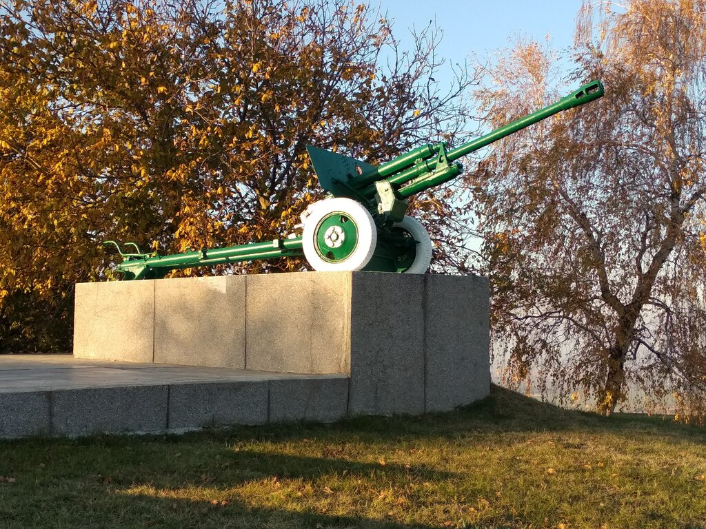 Monument to technology 76-мм дивизионная пушка ЗиС-3 образца 1942 г., Krasnodar Krai, photo