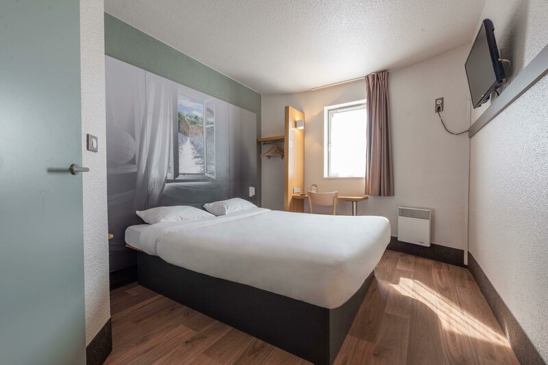 Гостиница B&b Hotel Villeneuve Loubet Plage в Вильнёв-Лубе