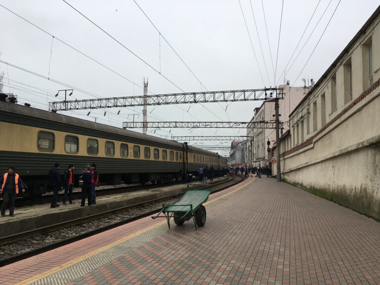 Железнодорожный вокзал махачкала ул эмирова 10 фото Zheleznodorozhny vokzal Makhachkala, train station, Russia, Makhachkala, ulitsa 