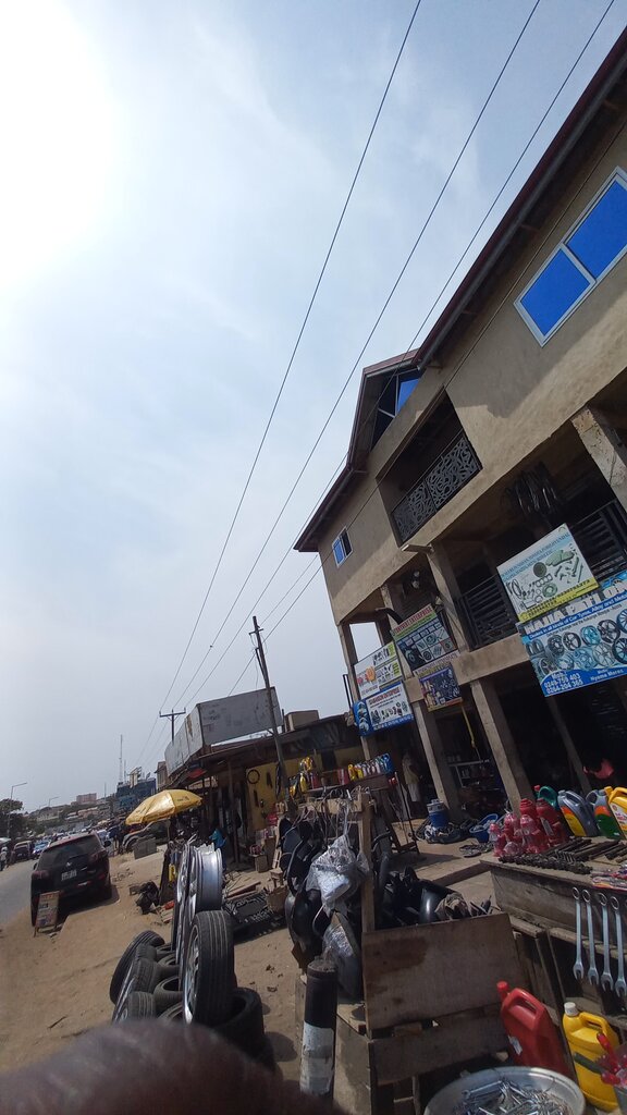 Tires and wheels Hajia Fati One, Accra, photo