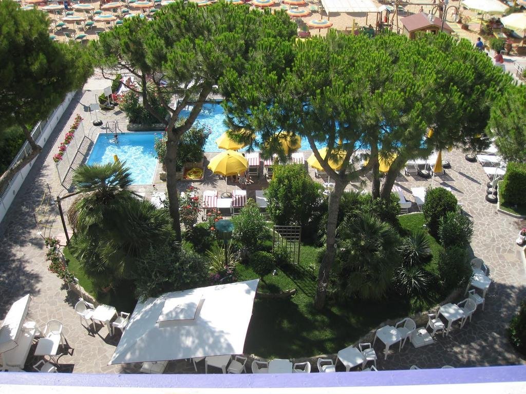 Фото Hotel Majestic