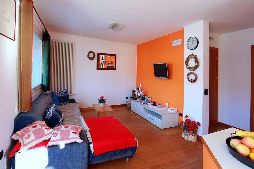 Фото The Lake Apartment