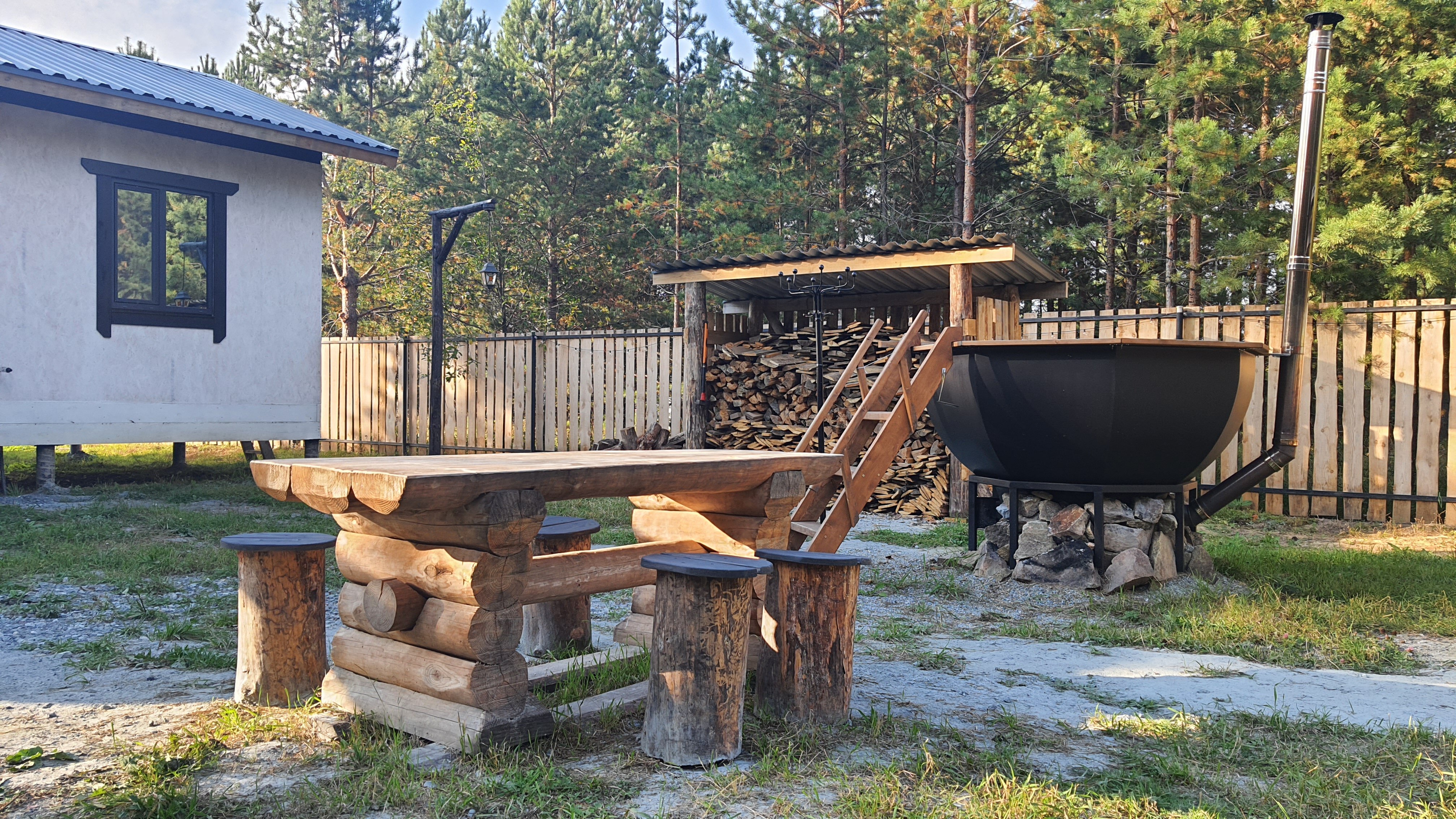 Фото Домик под соснами