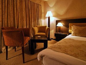 Le Grande Plaza Hotel (Tashkent, Oʻzbekiston ovozi koʻchasi, 2), hotel