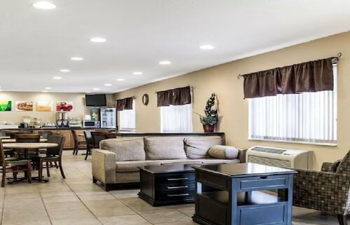 Гостиница Travelodge by Wyndham Fargo West Acres в Фарго