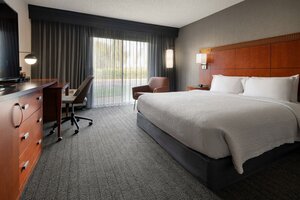 Гостиница Courtyard by Marriott Fresno