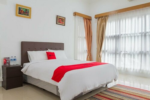 Гостиница RedDoorz near Jatinangor Town Square
