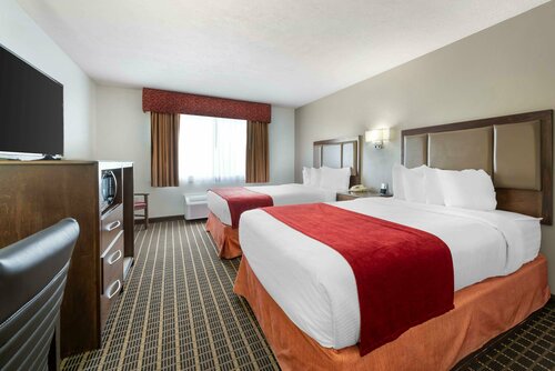 Гостиница Best Western Plus Eagleridge Inn & Suites в Пуэбло