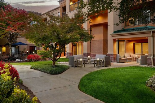 Гостиница Courtyard by Marriott Atlanta Alpharetta в Розуэлле