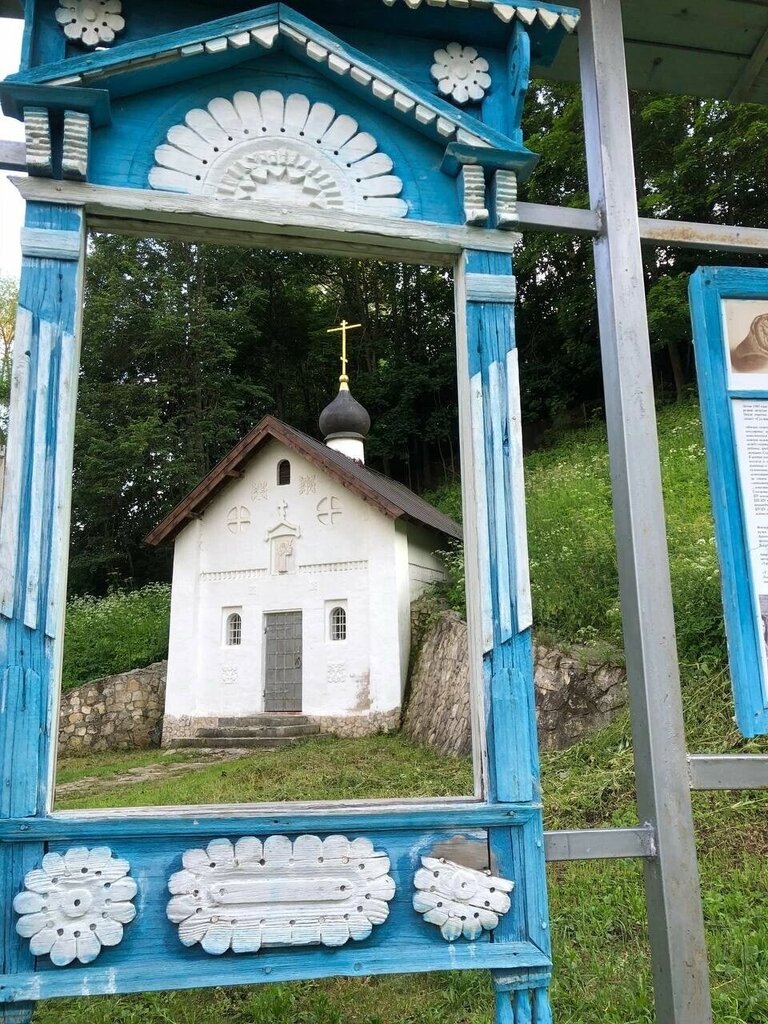 Chapel, memorial cross Ikony Bozhiyey Materi Bogolyubskaya Chapel, Tarusa, photo