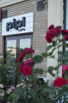 Pipl cafe (19-shy yqsham aýdany, 28) ، مقهى