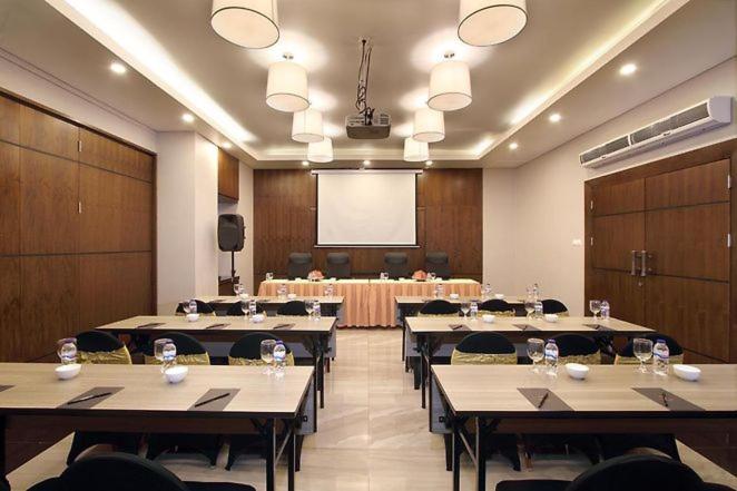 Фото Helios Hotel & Convention