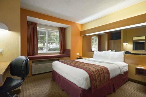 Гостиница Microtel Inn by Wyndham Charlotte Airport