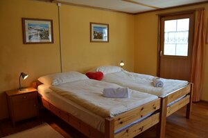 Gasthaus Alpina (Graubünden, Hinterrhein, Untertschappina, 18), hotel