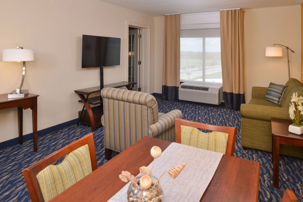Фото Comfort Inn & Suites New Orleans Airport North