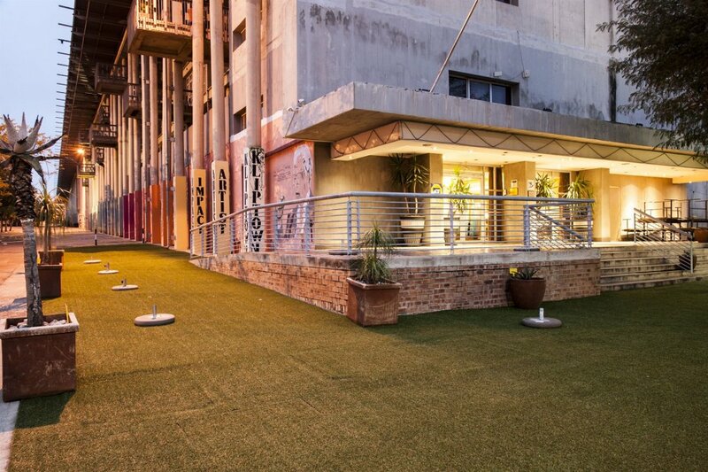 Гостиница The Soweto Hotel & Conference Centre