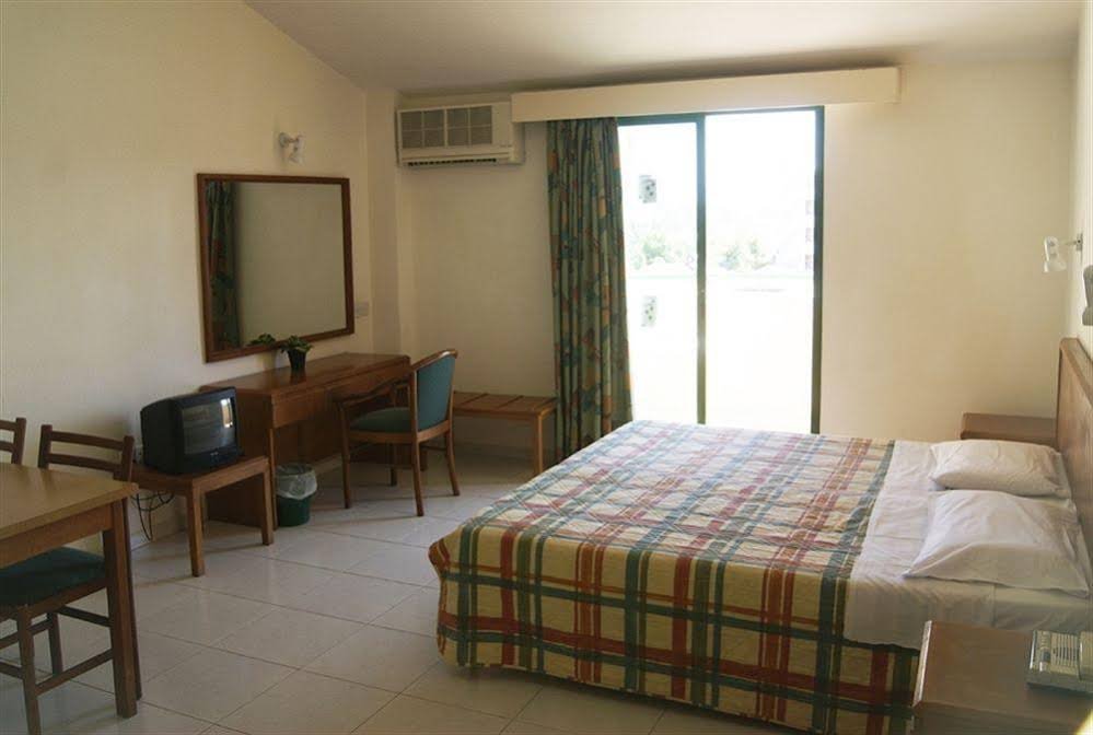 Фото Mandalena Hotel Apartments