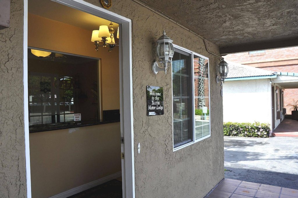 Фото Tustin Motor Lodge