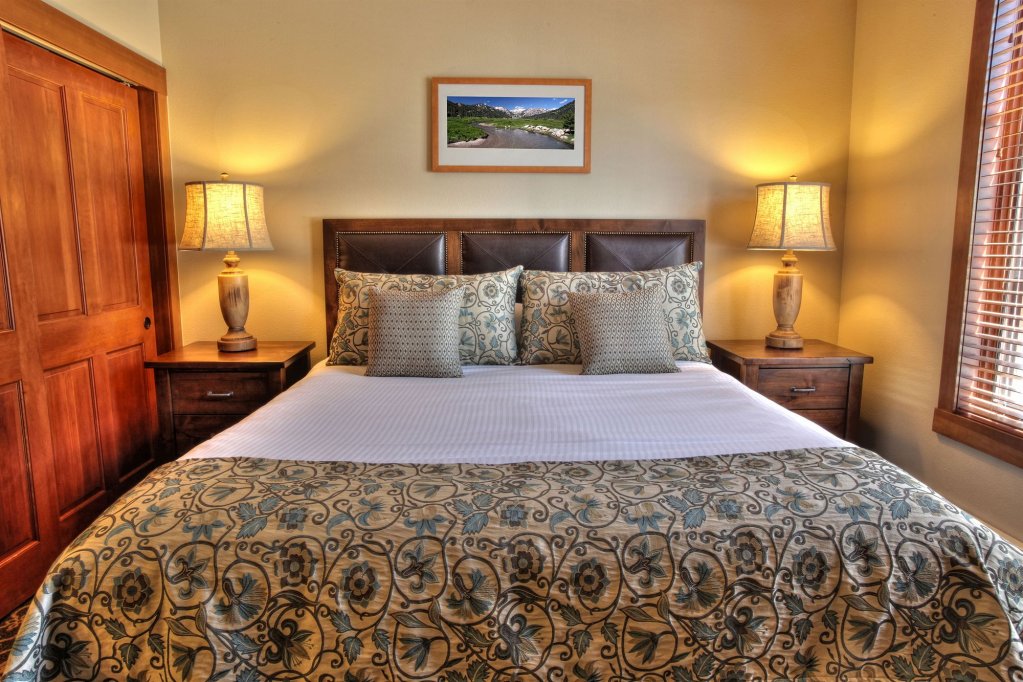 Фото The Village at Palisades Tahoe