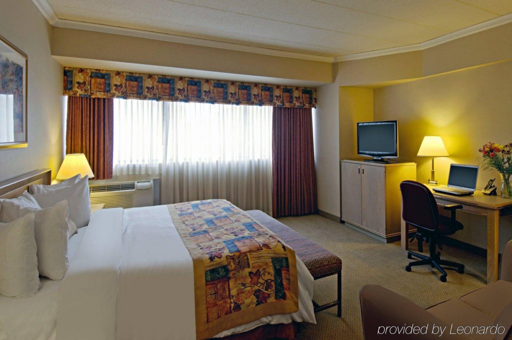 Фото Best Western Downtown Sudbury Centreville