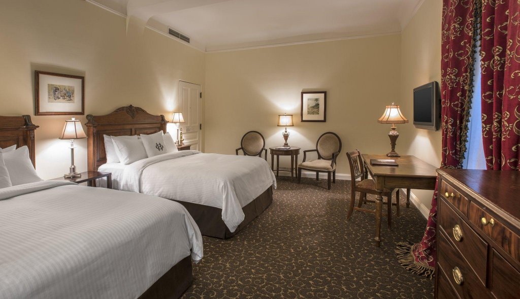 Фото The Oxford Hotel