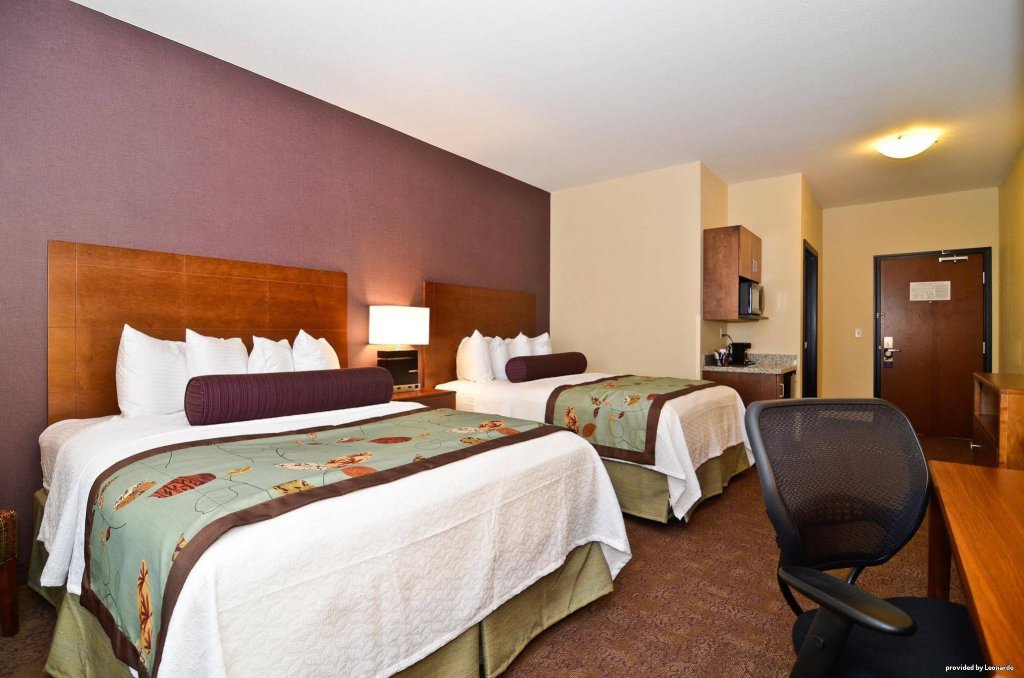 Фото Best Western Plus Carousel Inn & Suites