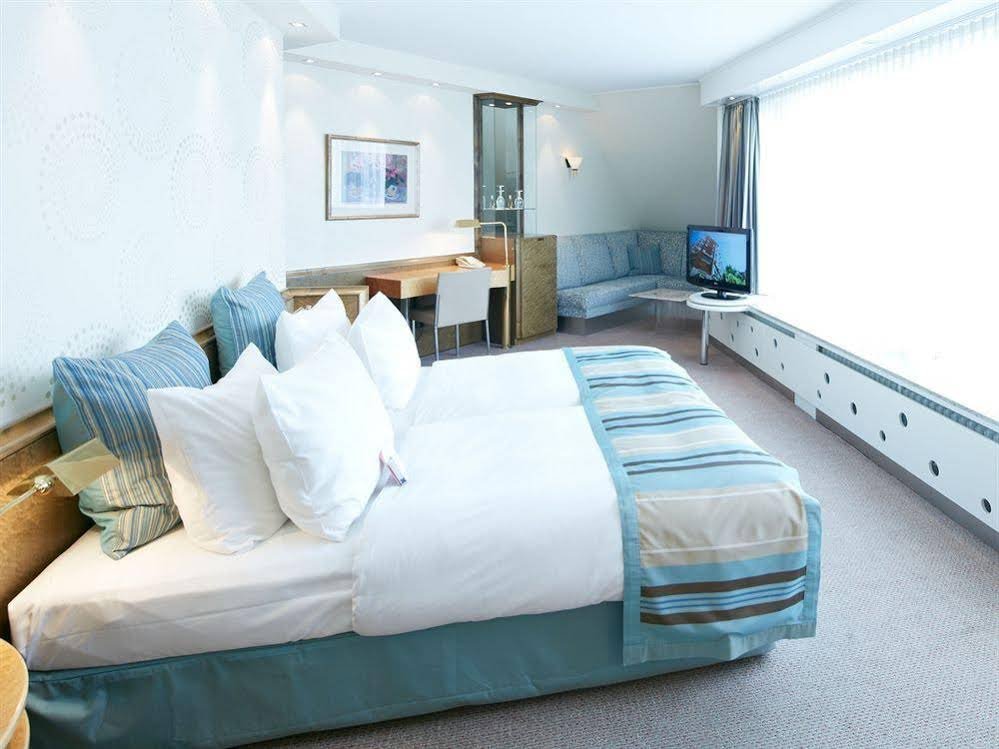 Фото DoubleTree by Hilton Hannover Schweizerhof