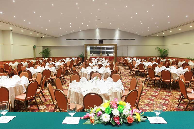 Фото Lakeshore Hotel & Apartments