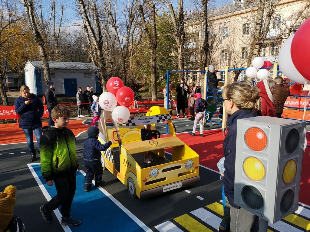 Çocuk oyun ekipmanları Aven, Moskova, foto