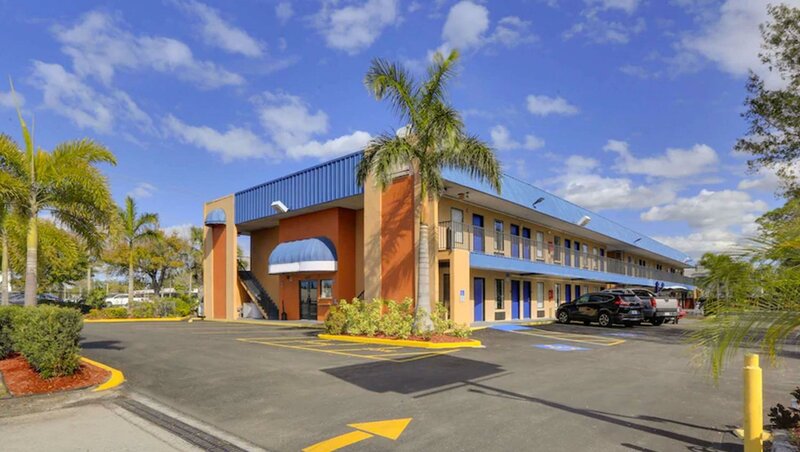 Гостиница Magnuson Hotel Bradenton в Брадентоне